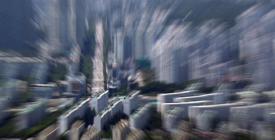 정부의 규제로 청약 시장에서 밀려난 30대가 올 들어 5개월 연속 아파트 시장 큰 손 자리를 지키고 있다.<연합뉴스>